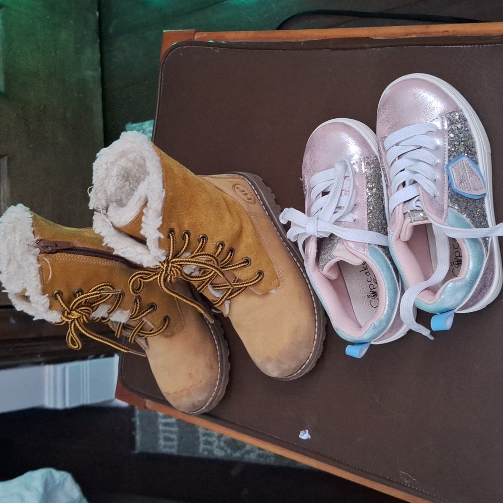 Hush Puppies Leather Boots and sneakers size 26.free Kids Clothing On Bundle
